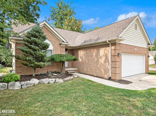 1593 Club House Ct, Pontiac, MI 48340