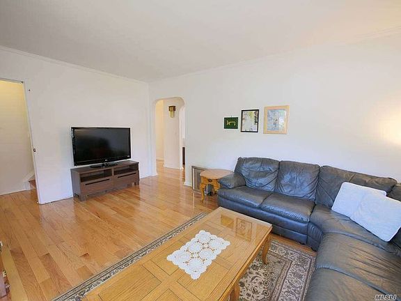 5th image of 1010 Lillian Pl