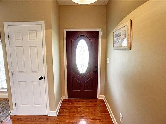 4th image of 2037 Highlander North Dr