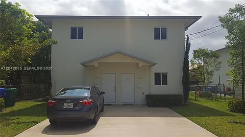 1029 SW 11th Ave Photo 1