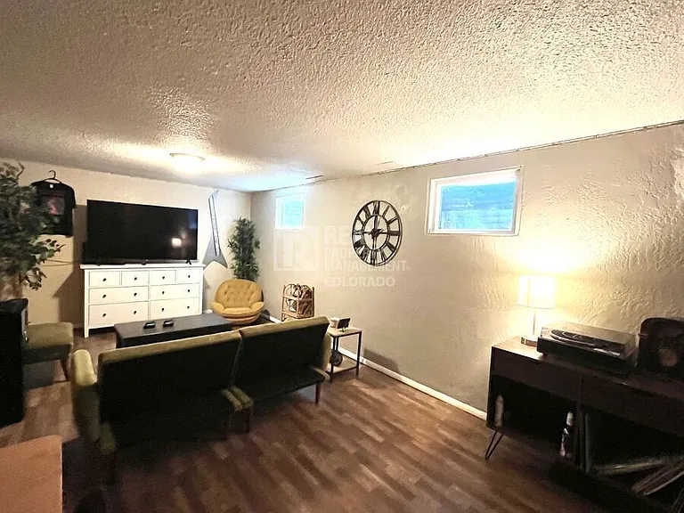 811 Holmes Dr — Photo 13