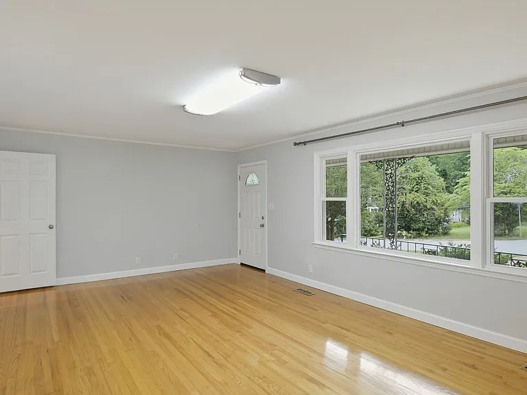 1306 Brockton Dr — Photo 8