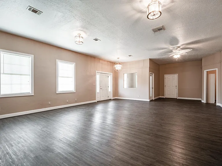 4950 US Highway 190 W — Photo 5