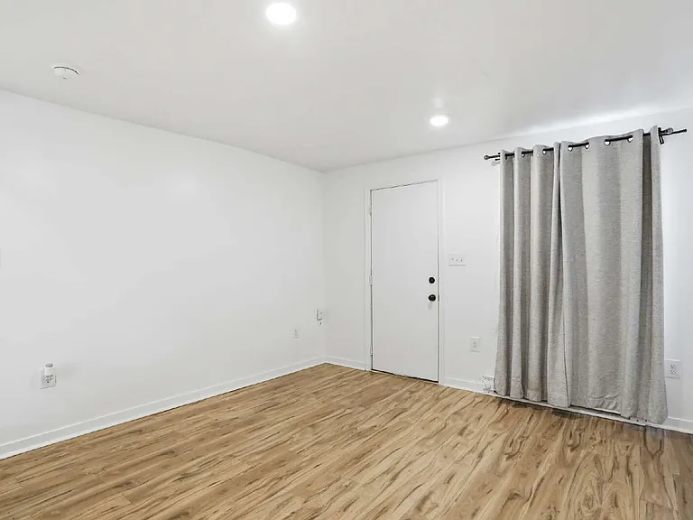 316 N High St — Photo 8