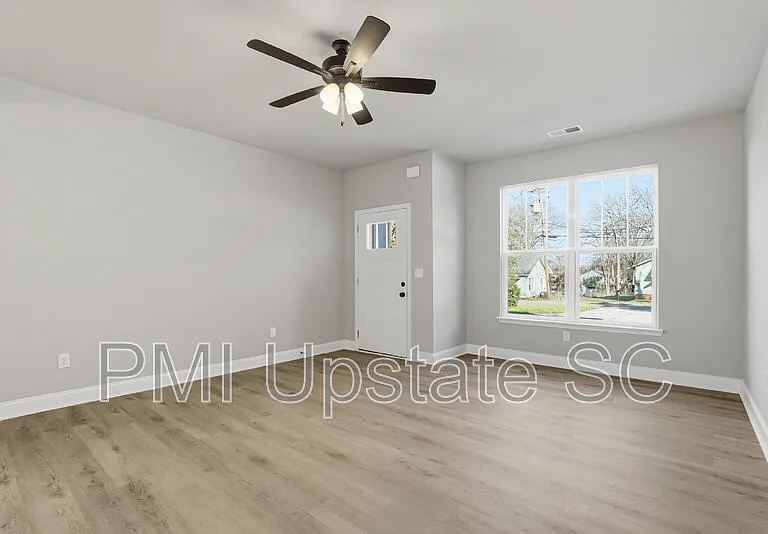 109 Virginia Ave — Photo 11