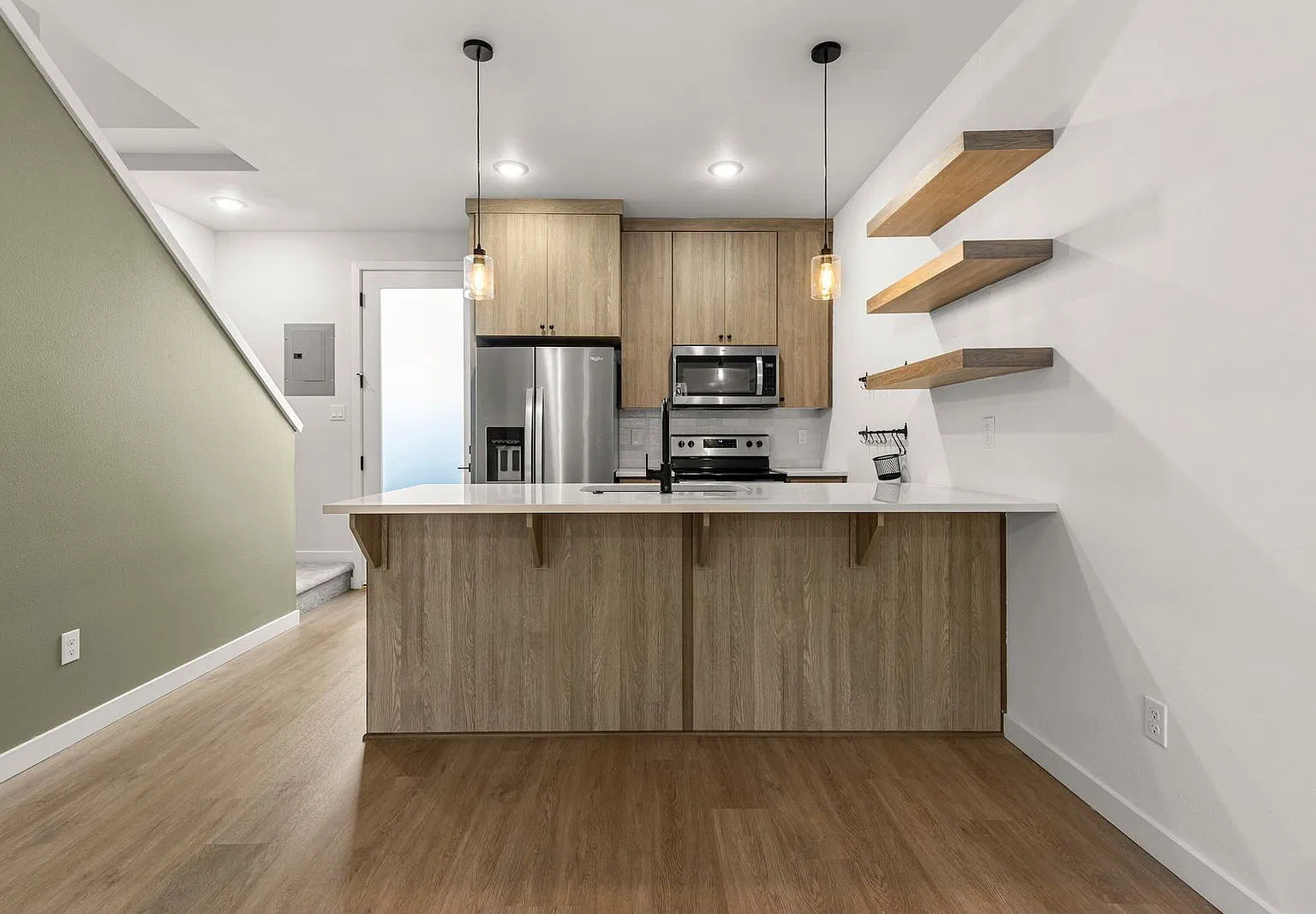 2 bed, 3.0 bath, 953 sqft, $2,695 — Photo 1