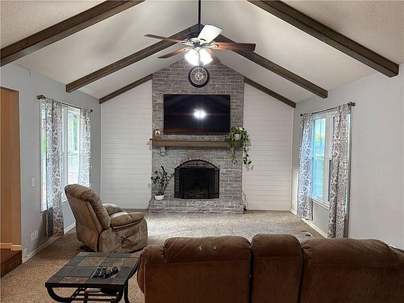 3rd image of 3515 Emerald Ln