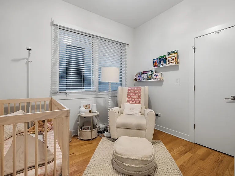2864 W Lyndale St #2W — Photo 12