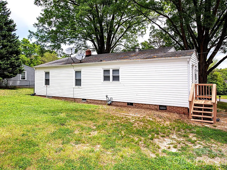 2711 Springbrook Cir — Photo 12