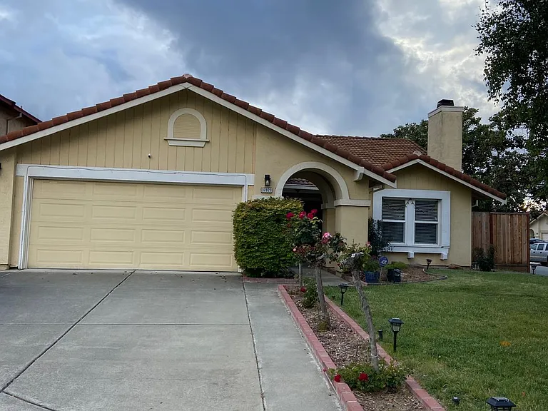 37823 Bishop Ct — Photo 1