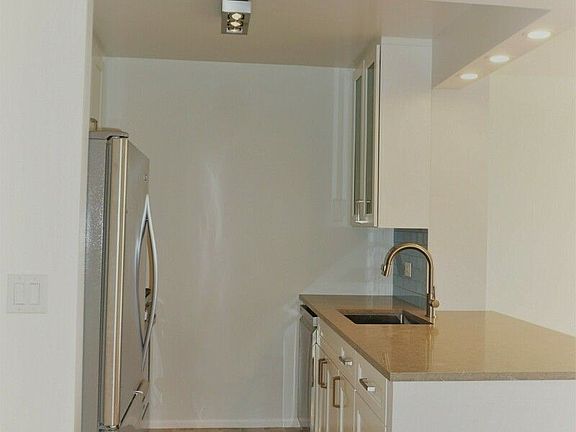 5th image of 4-74 48th Ave APT 11H