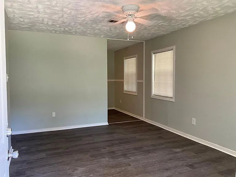 3056 Woodview Dr — Photo 8