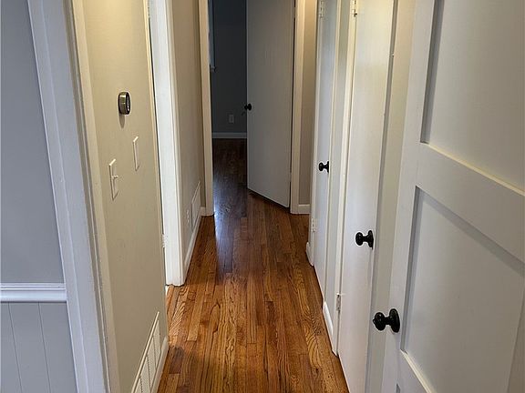5th image of 431 College Circle