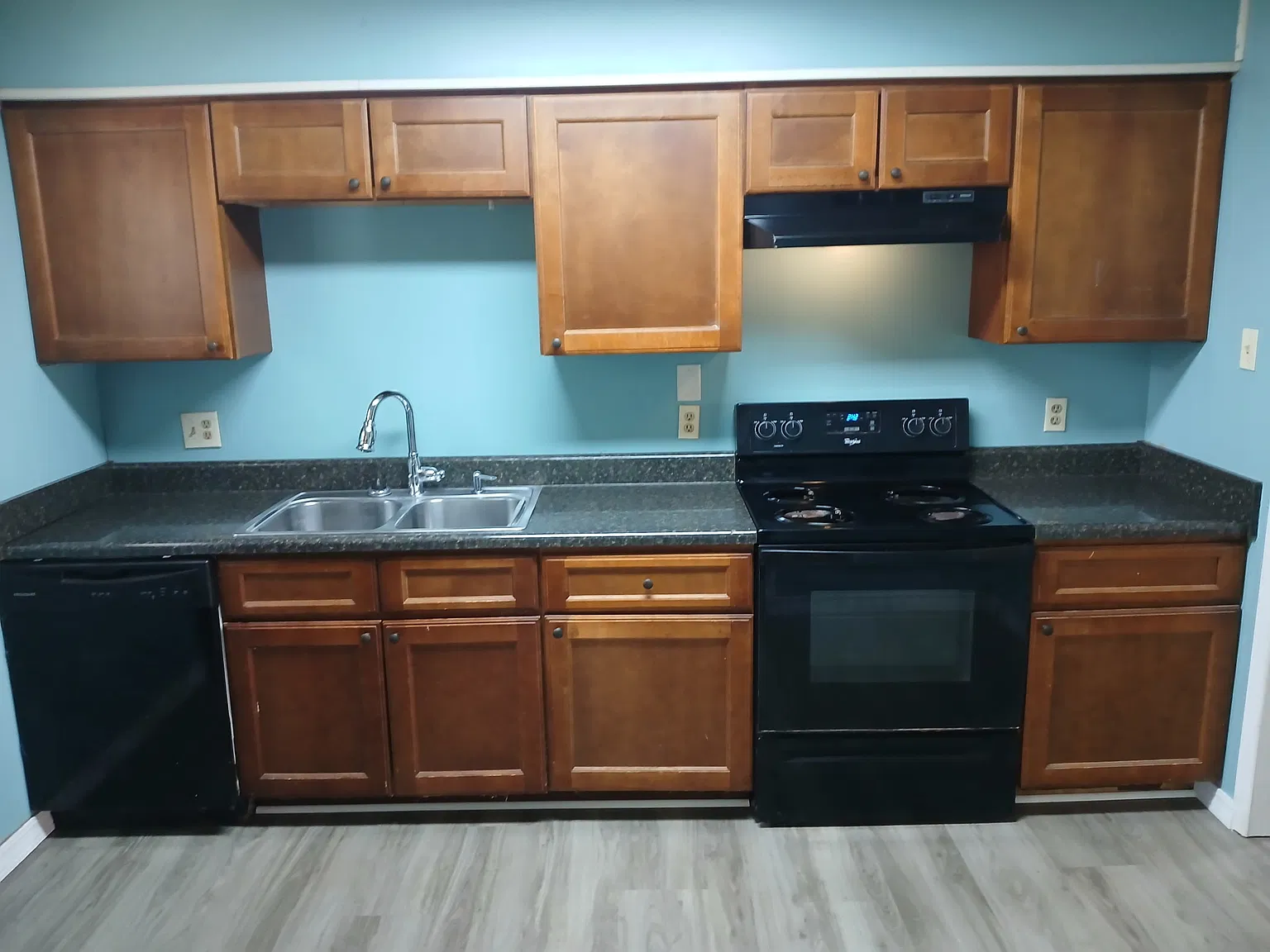 3 bed, 1.5 bath, 1014 sqft, $1,000 — Photo 3