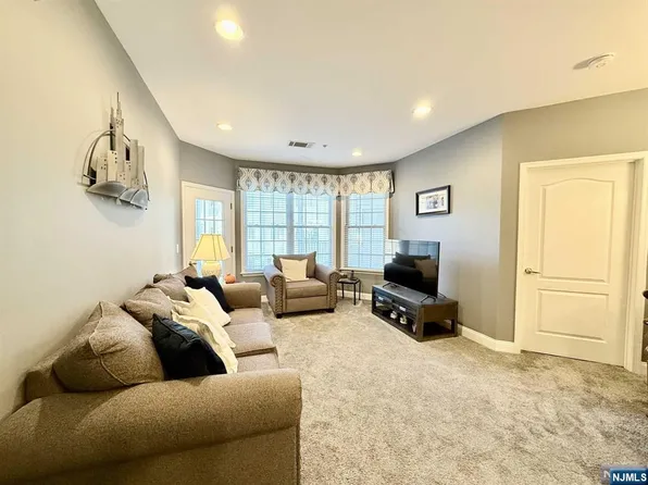 7210 Coventry Ct, Riverdale, NJ 07457