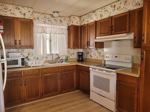 4th image of 854 Terrace Dr