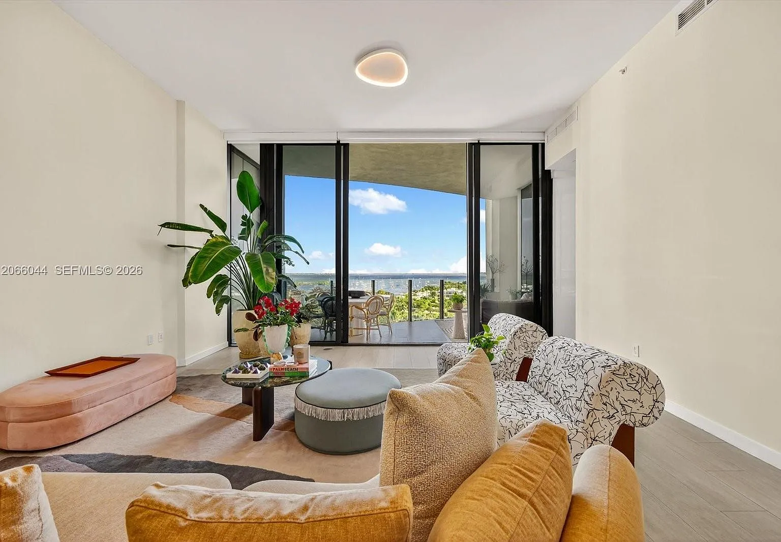 Two Park Grove Condo — Photo 4