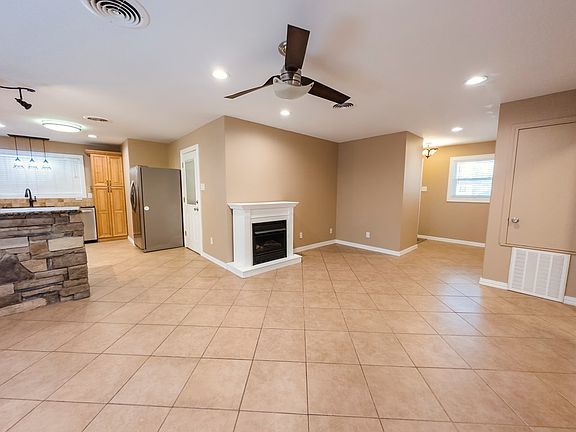 5th image of 3253 North Dr