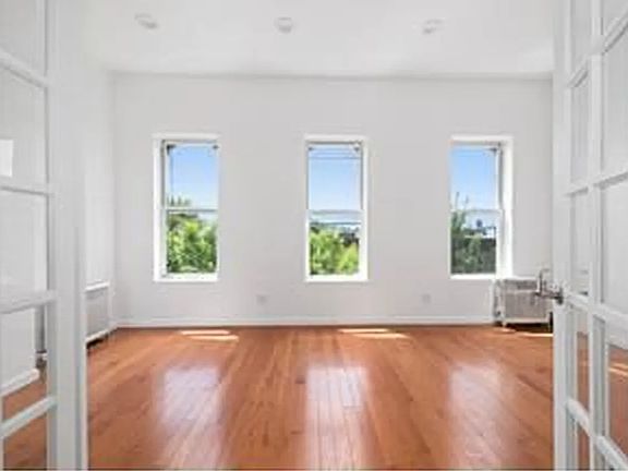 2nd image of 578 Morgan Ave APT 4