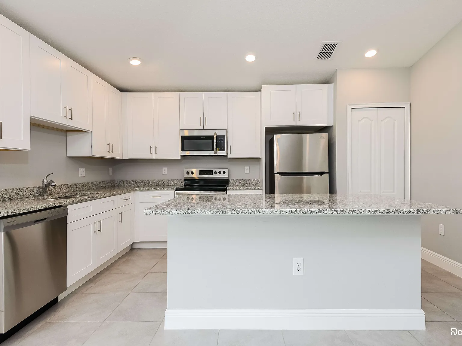 4 bed, 2.0 bath, 1634 sqft, $1,950 — Photo 4