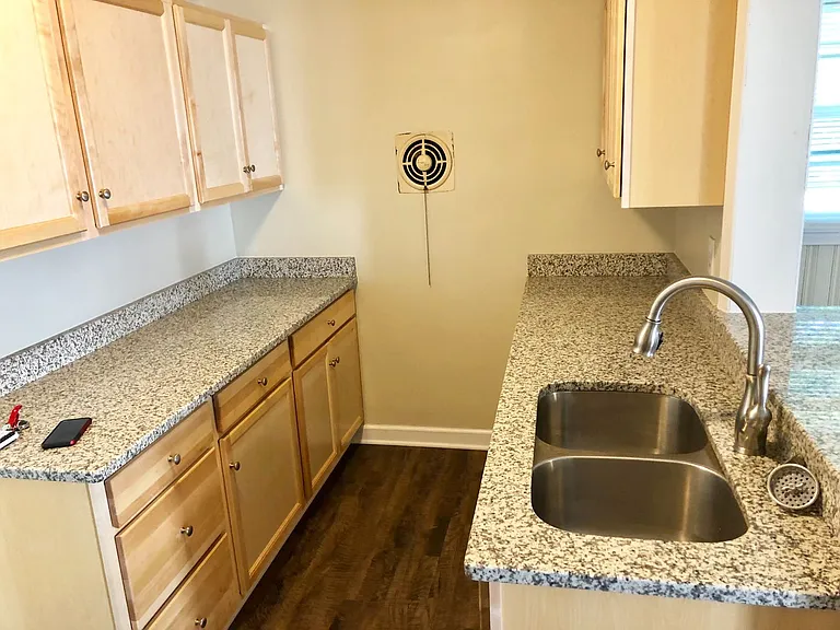 3808 Parkwood Dr — Photo 3