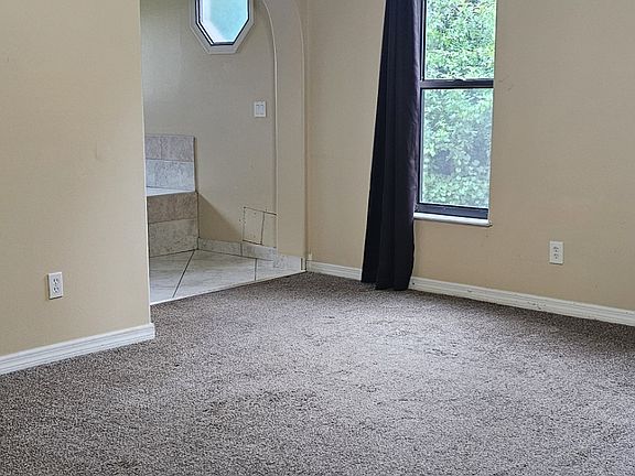 5th image of 1073 SW Canary Ter