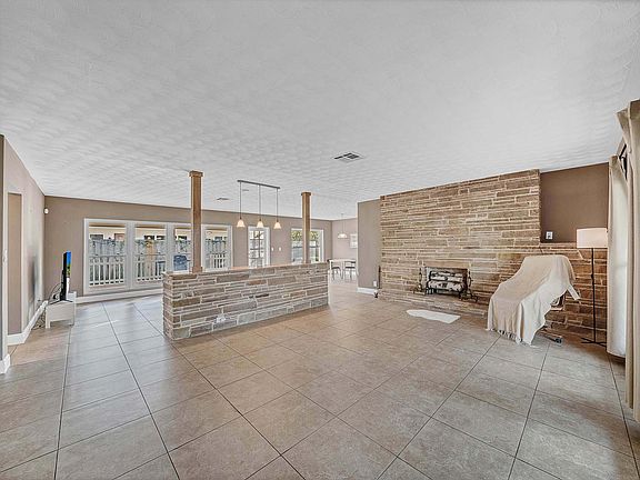 4th image of 2750 SE 3rd Street