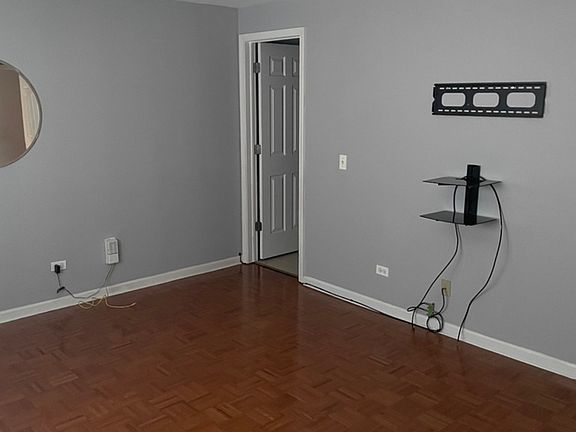 5th image of 2843 N Harlem Ave APT 2E