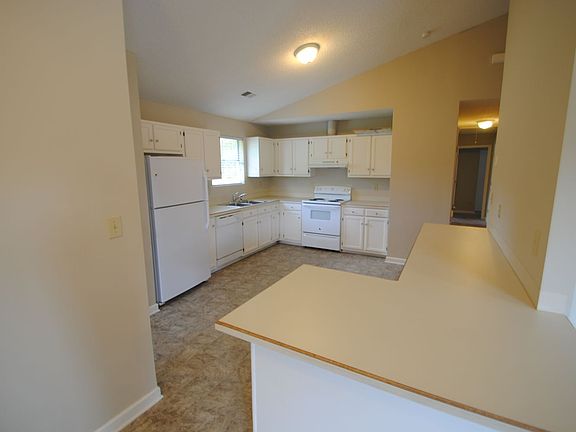 3rd image of 180 Catalina Dr