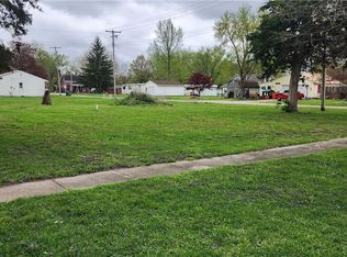 621 Broadway Ave, Windsor, IL 61957