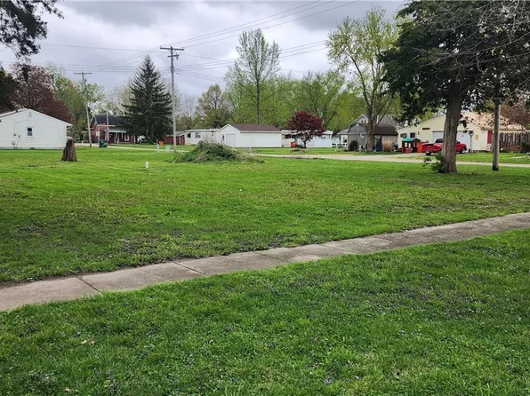 621 Broadway Ave, Windsor, IL 61957