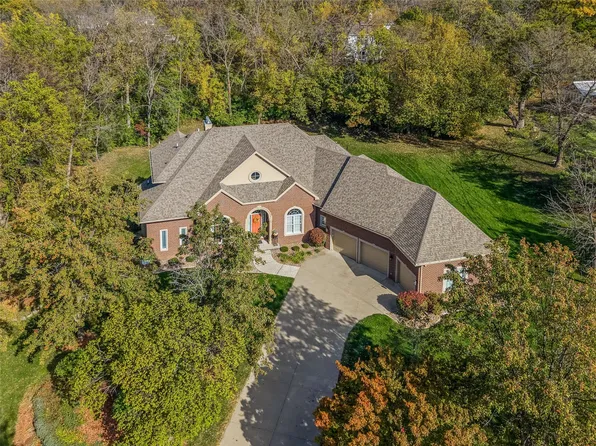 36404 Deerfield Dr, Cumming, IA 50061
