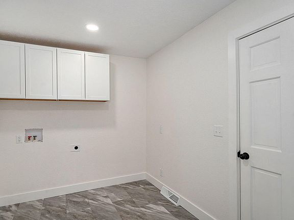 4th image of 701 Hillcrest Ave