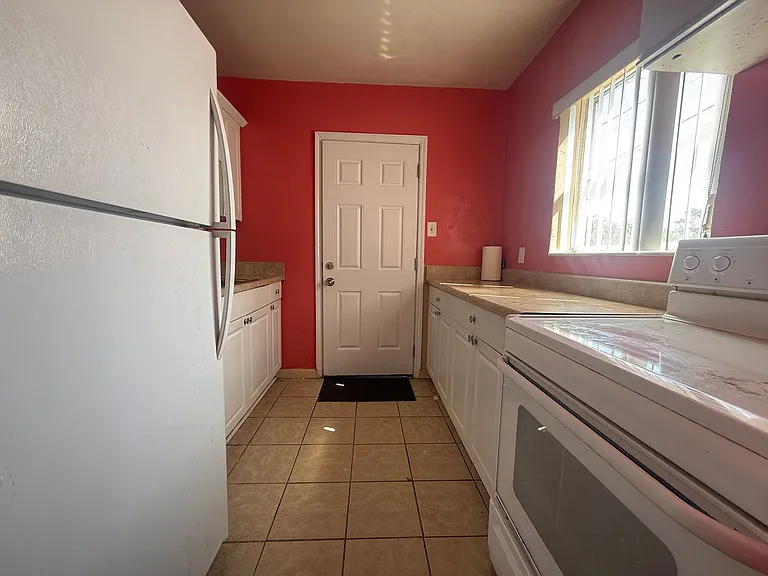 580 Berkshire Rd — Photo 3