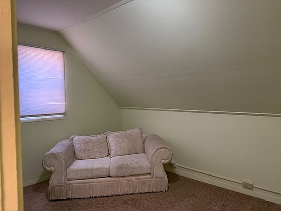 5th image of 337 1/2 S Washington St #337-1/2