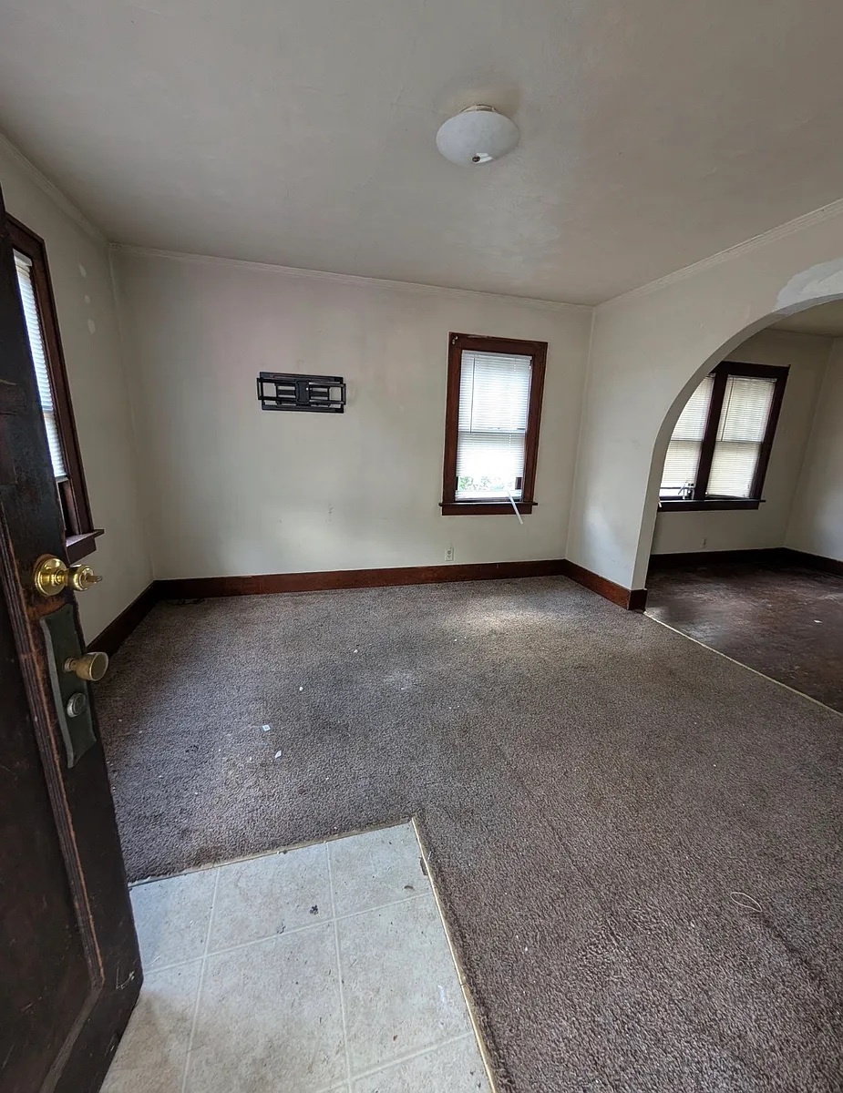 Building Photo - 812 W Macqueen Ave