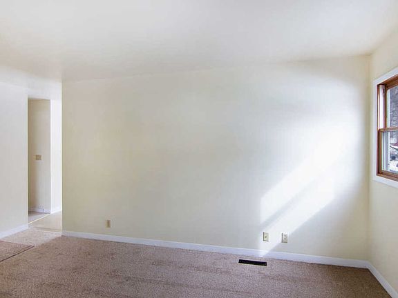 5th image of 218 Hillsdale St
