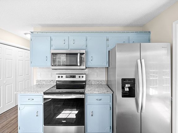 3rd image of 330 Broadmore Dr