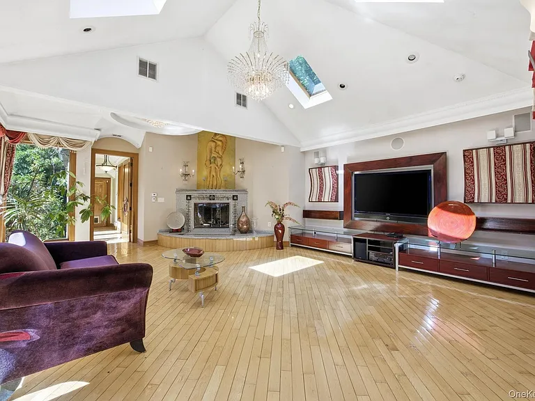 1 Bridle Path Dr — Photo 15