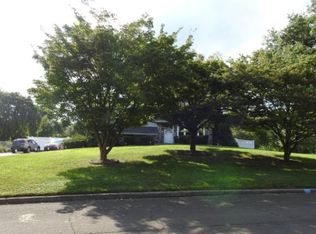 8 E Patricia Rd, Holland, PA 18966