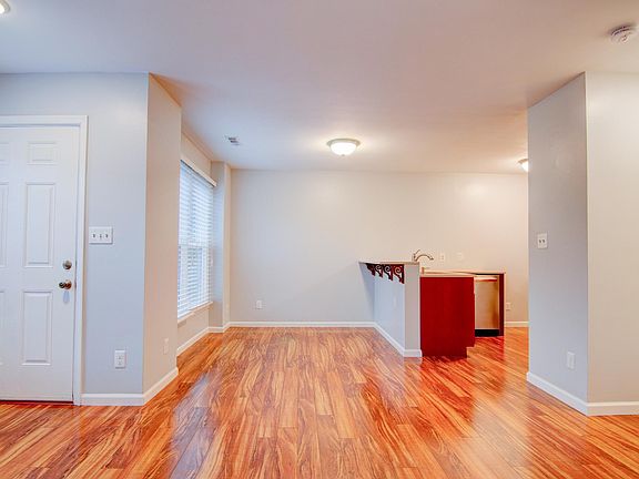 5th image of 6054 Meadow Crest Ct