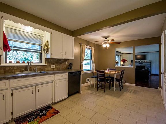 5th image of 1330 Meadowlane Dr SE