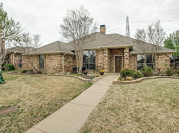 3rd image of 2536 Briardale Dr