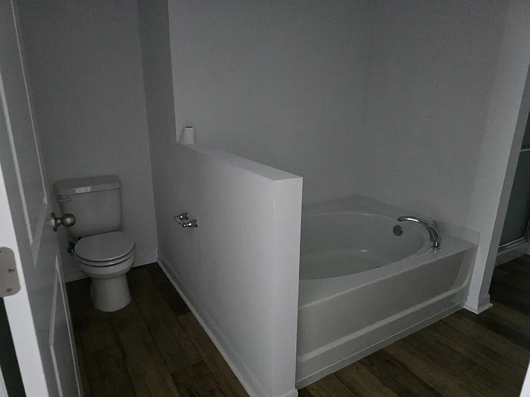 1421 Bush St W — Photo 6
