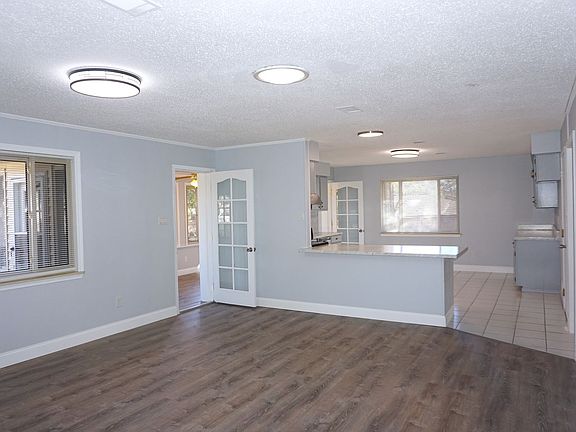 3rd image of 2138 Yardley Dr