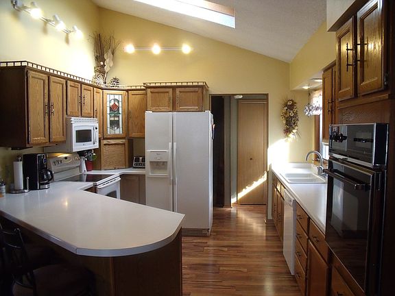 2nd image of 941 Highland Ln