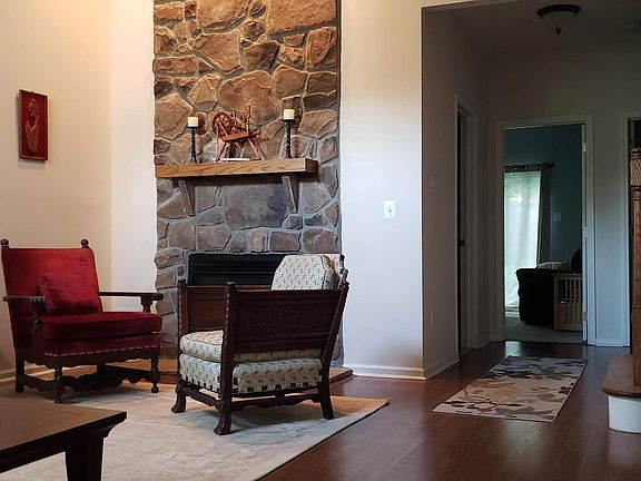 3rd image of 64 Wiltshire Dr