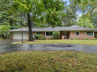 270 Timber Trail Dr, Oak Brook, IL 60523