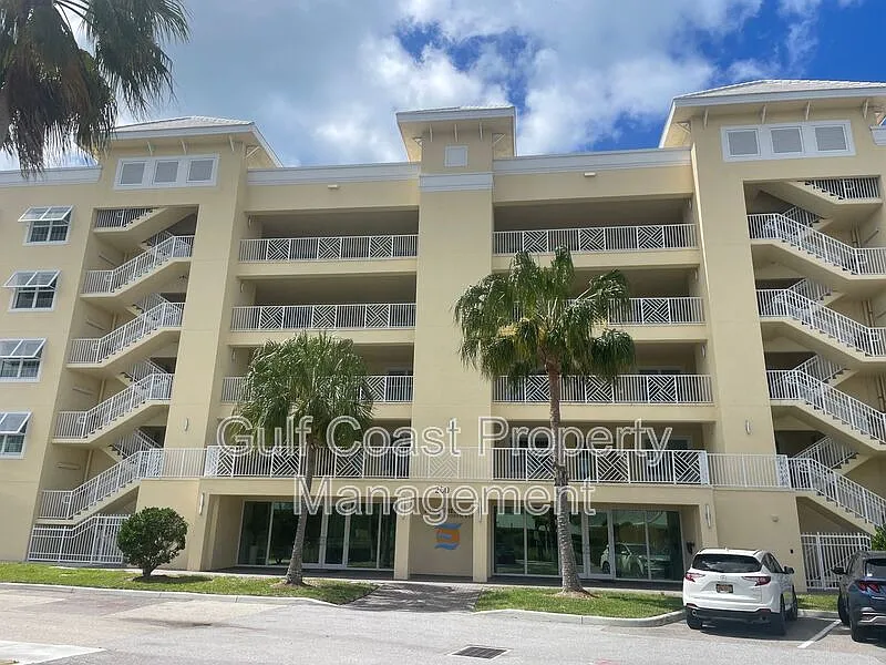 3 bed, 2.5 bath, 2168 sqft, $4,850 — Photo 1