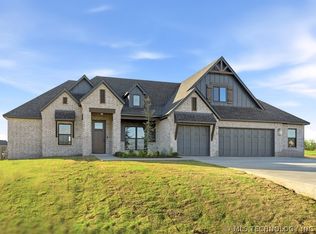 2116 E 45th Cir, Sand Springs, OK 74063